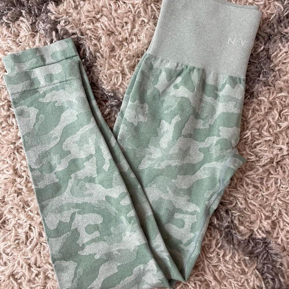 SOLD - NVTGN Women’s camp leggings - Picture 3 of 4